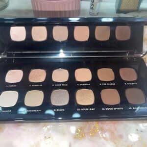 Eyeshadow Palette with Neutral and Warm Tones